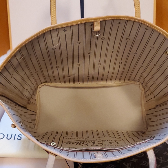 Louis Vuitton Neverfull MM with pouch in Beige Interior. - Picture 4 of 17